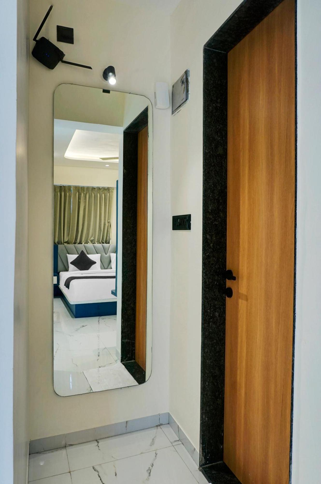 Palm Suites Baner- Indian Nationals Only Pune Luaran gambar