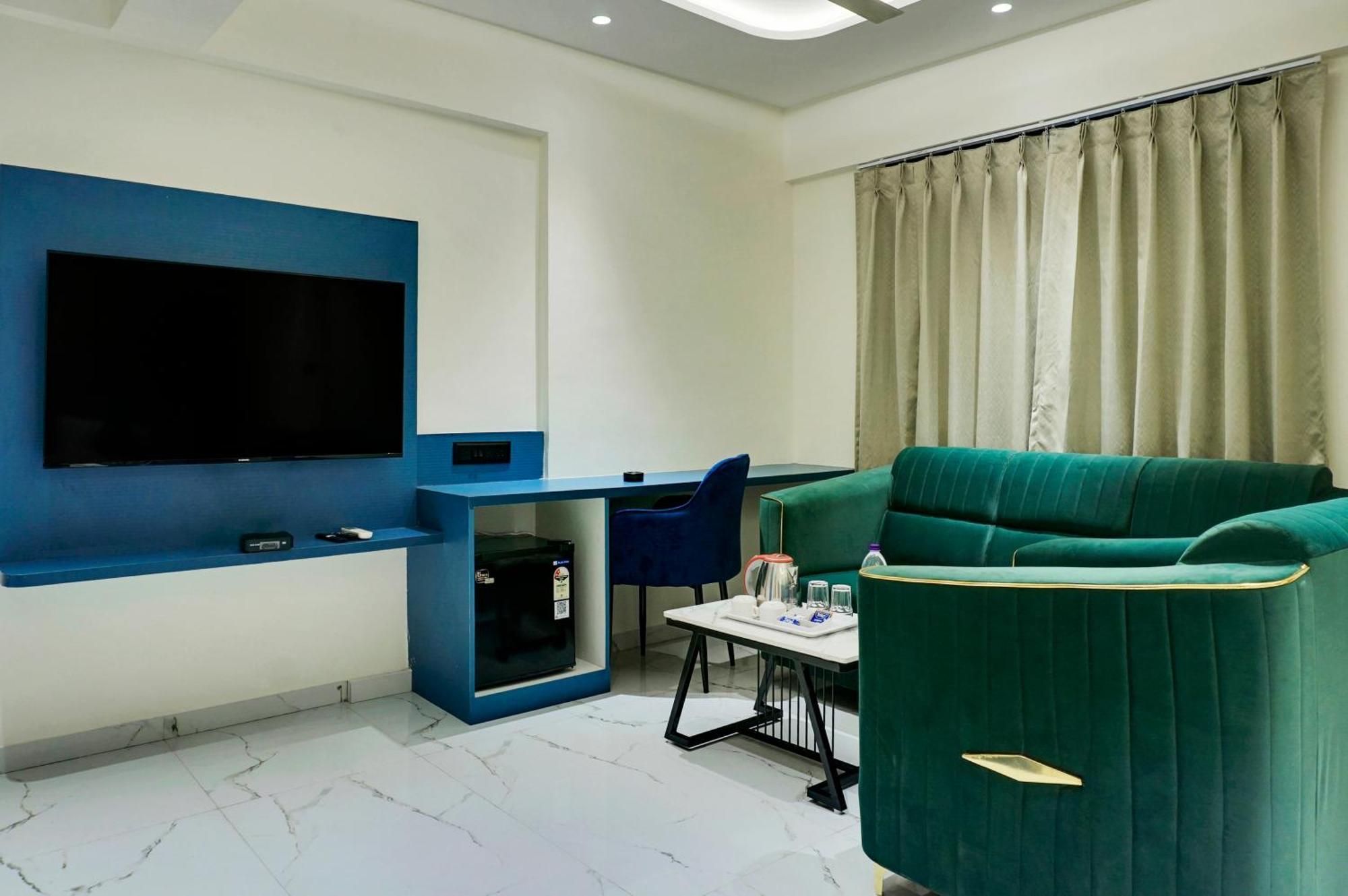 Palm Suites Baner- Indian Nationals Only Pune Luaran gambar